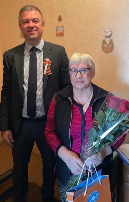 Сердечные поздравления ветеранам в преддверии Дня Победы!
