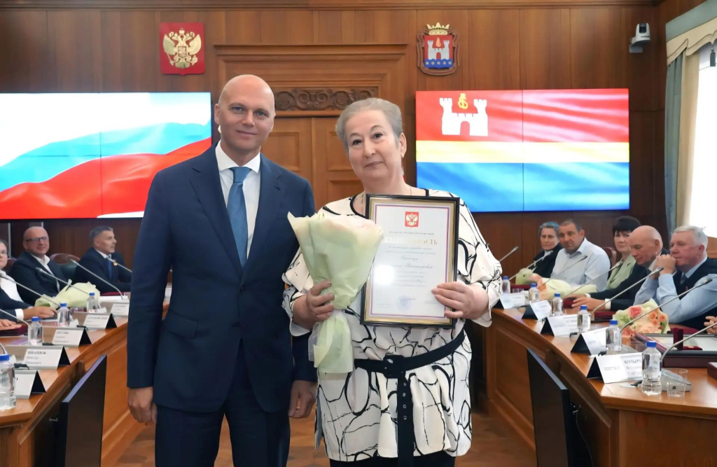 Осипчук Наталье Викторовне — начальнику службы пути.