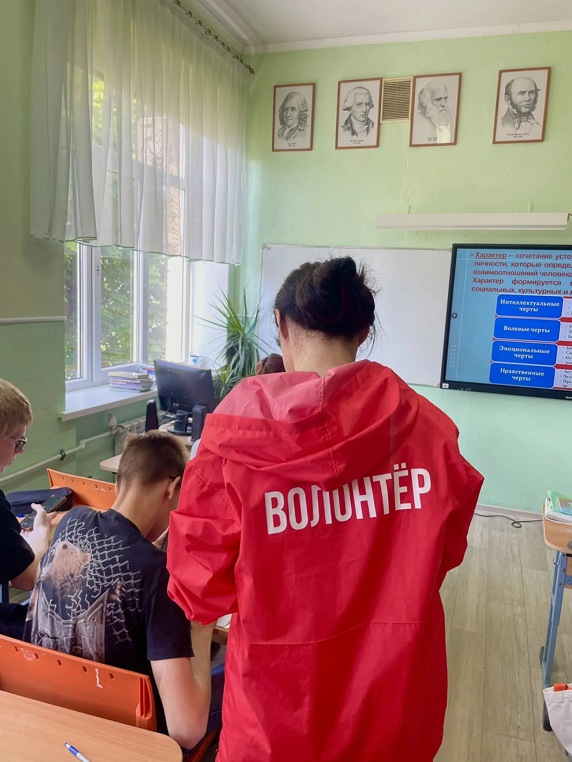 Ежегодно активисты нашего молодежного совета принимают участие в волонтерском проекте "Формирование комфортной городской среды"