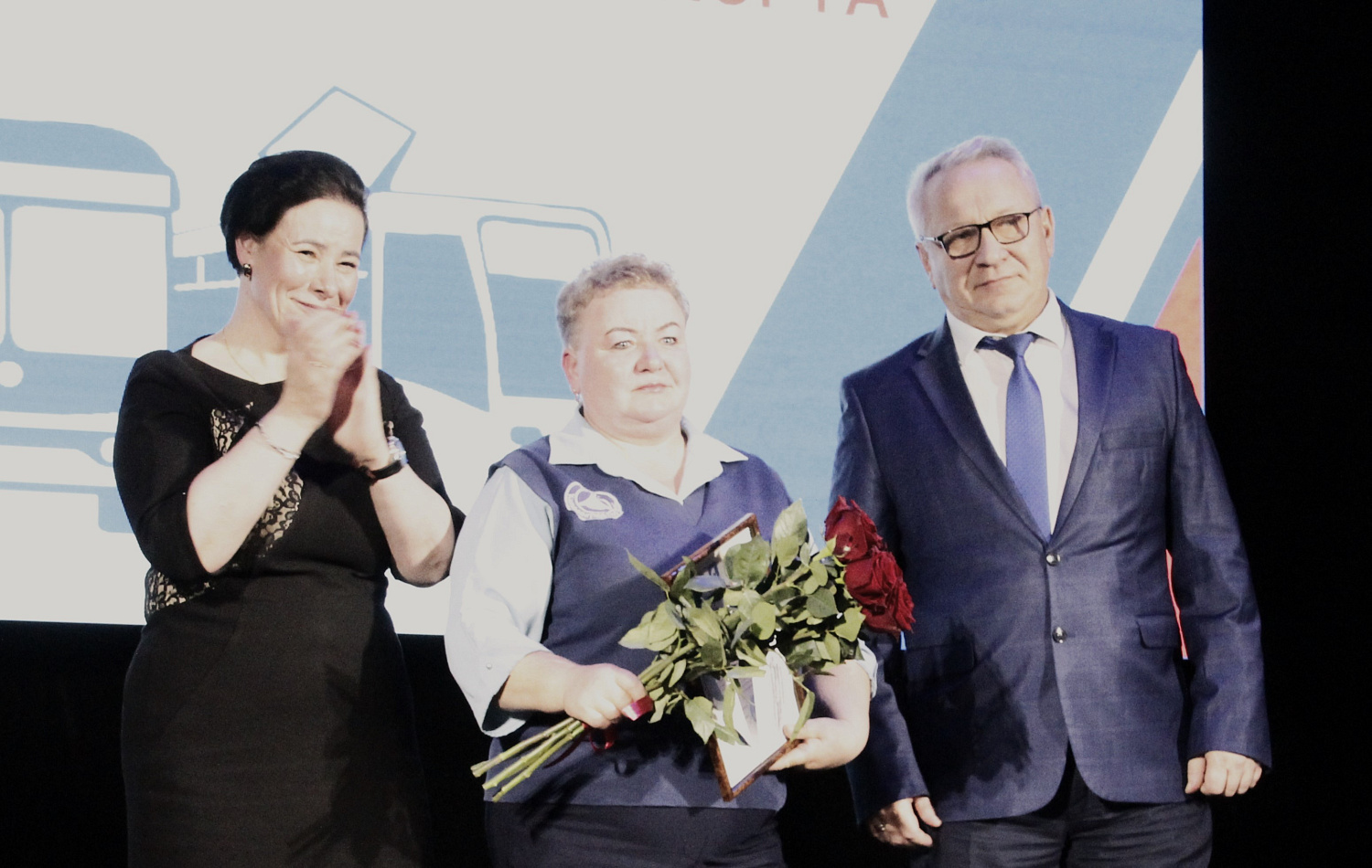 Работники АО «Калининград-ГорТранс» награждены на торжественном мероприятии, посвящённом Дню работника дорожного хозяйства, автомобильного и городского пассажирского транспорта