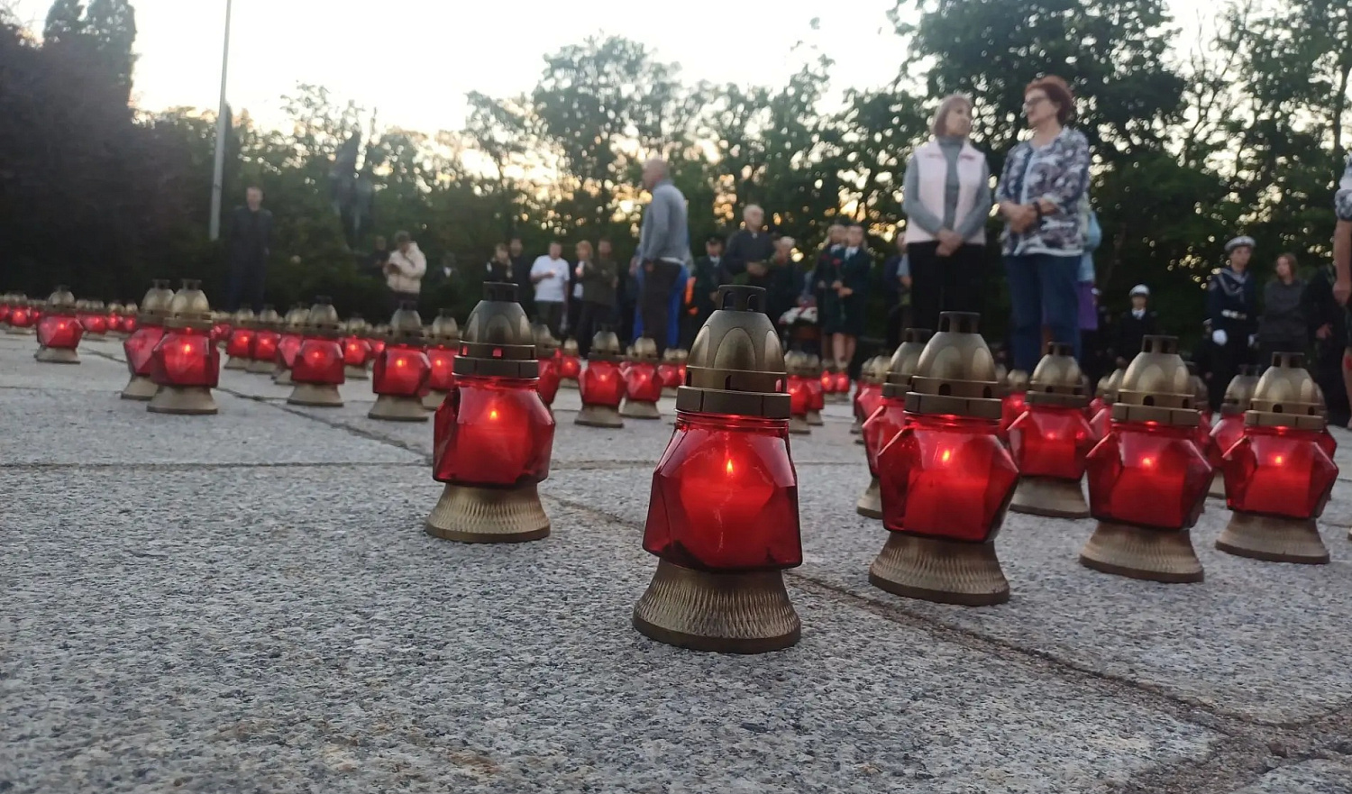 «Внимание! Говорит Москва! Заявление советского правительства. Сегодня, 22 июня, в четыре часа утра, без объявления войны германские войска напали на нашу страну...»