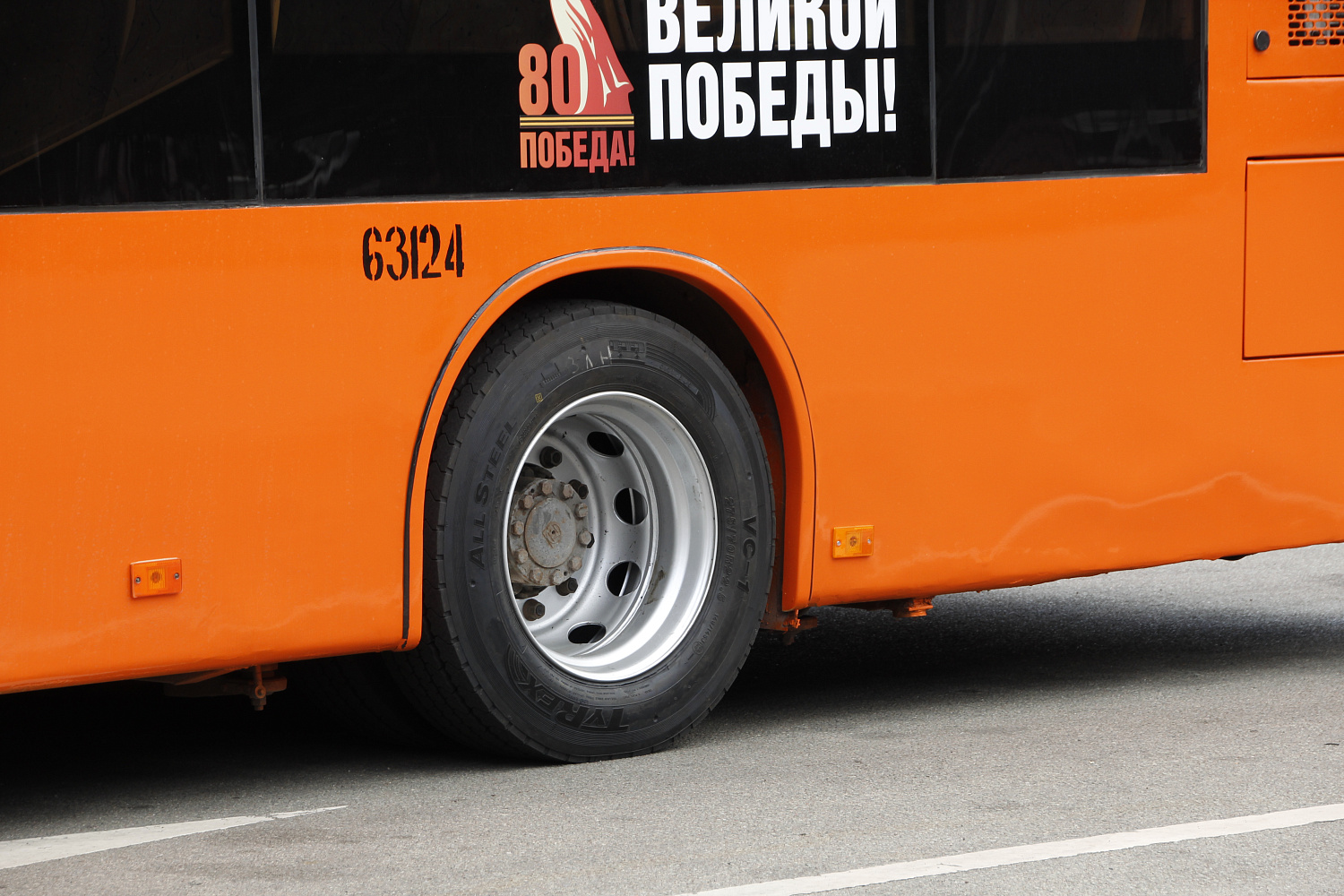 АО «Калининград-ГорТранс» продолжает обновлять свой автопарк: с ремонта только что вышли ещё два автобуса, прошедшие комплексный ремонт